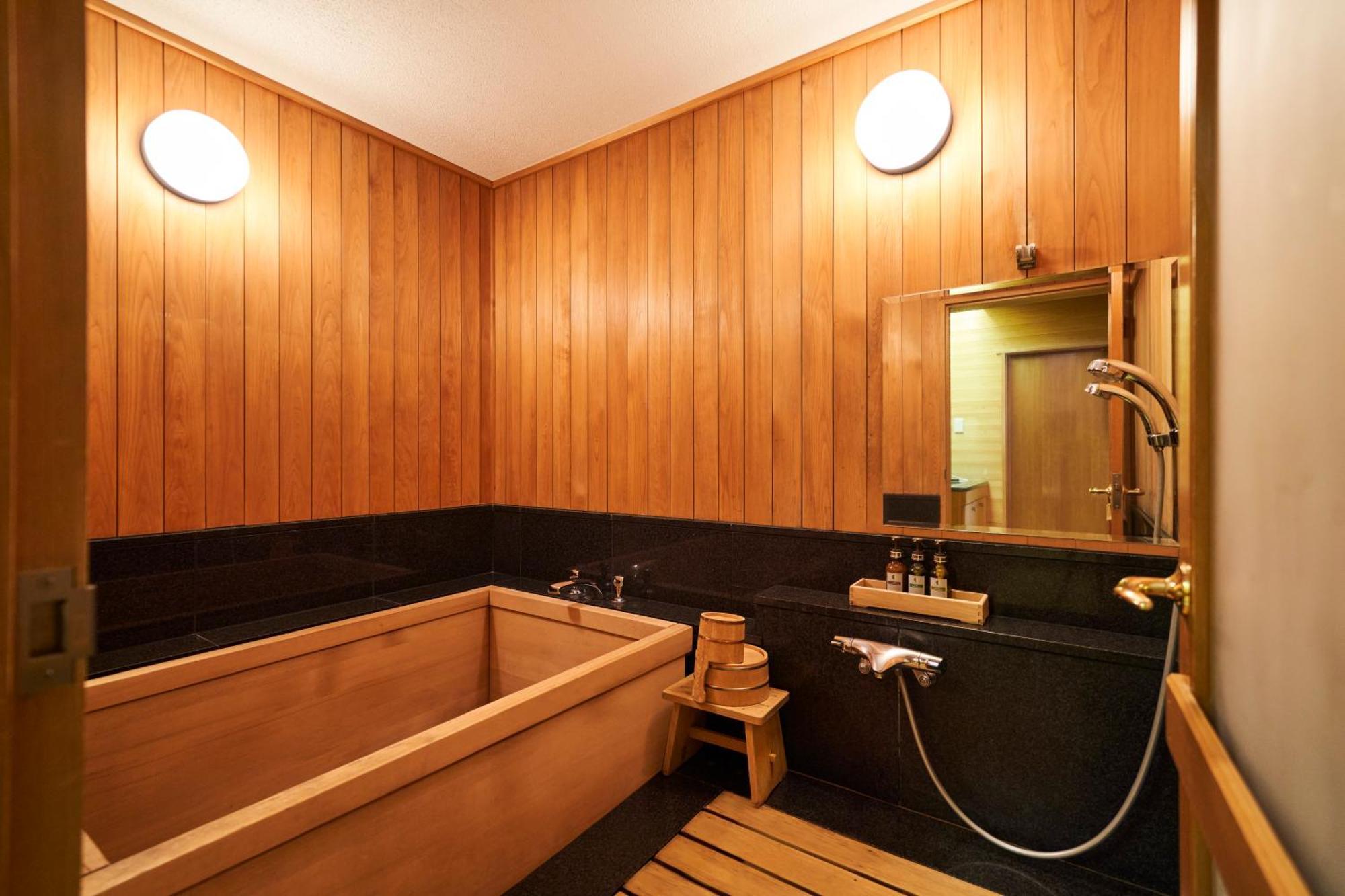 The Global View Nagasaki Hotel Екстериор снимка A traditional Japanese bathroom