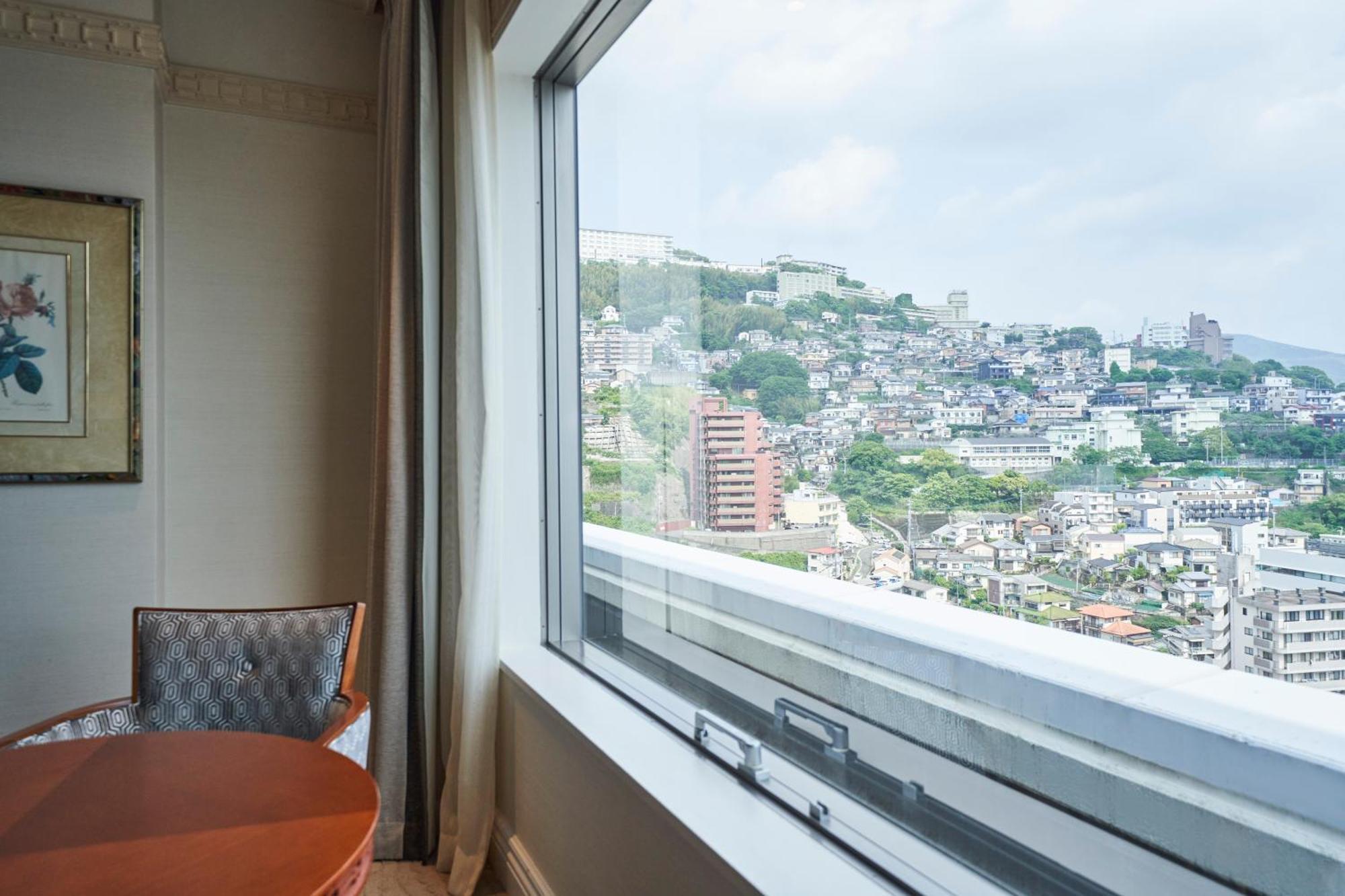 The Global View Nagasaki Hotel Екстериор снимка A window with a view of the city